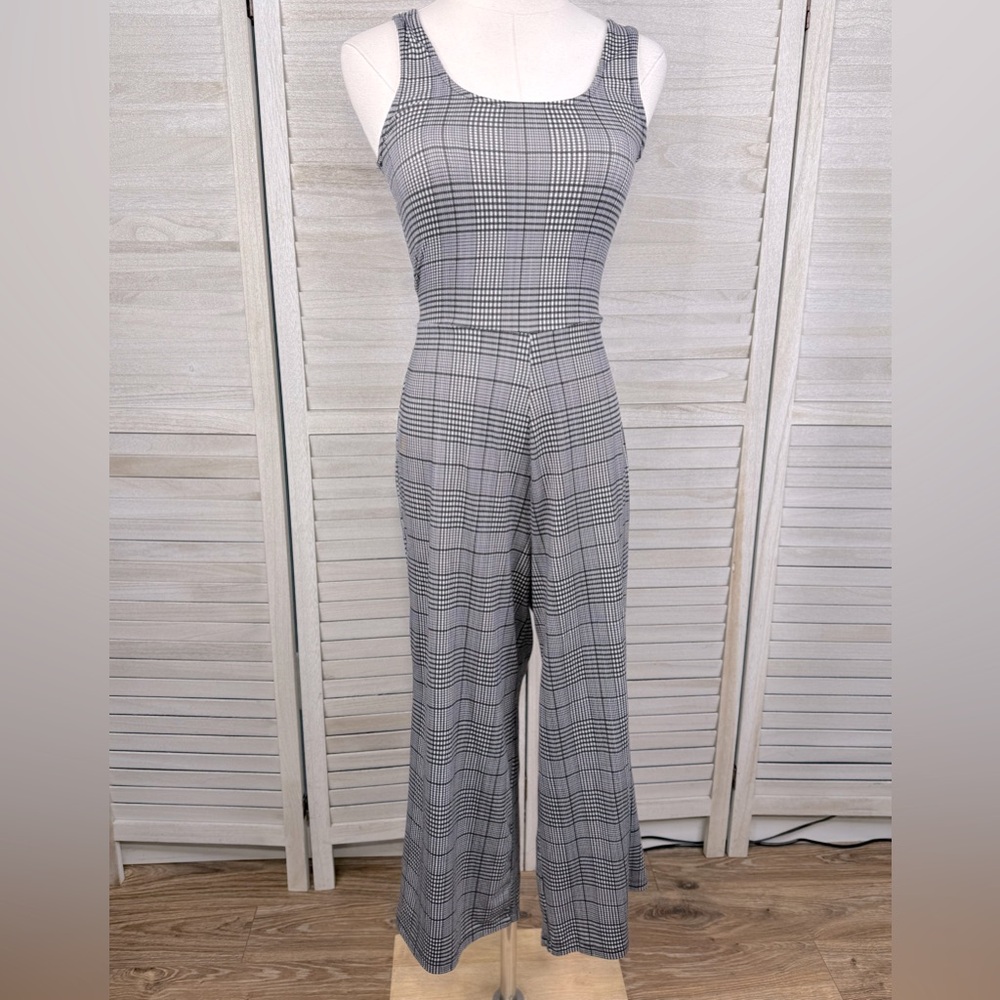 POLLY & ESTHER Sleeveless Black & White Plaid Cropped Flare Leg Jumpsuit-Medium